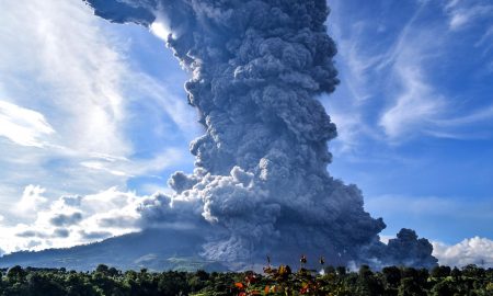 volcán, erupción, Sinabung, Indonesia, evacuación