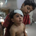 Gaza: 10 niños pierden extremidades diariamente por bombardeos