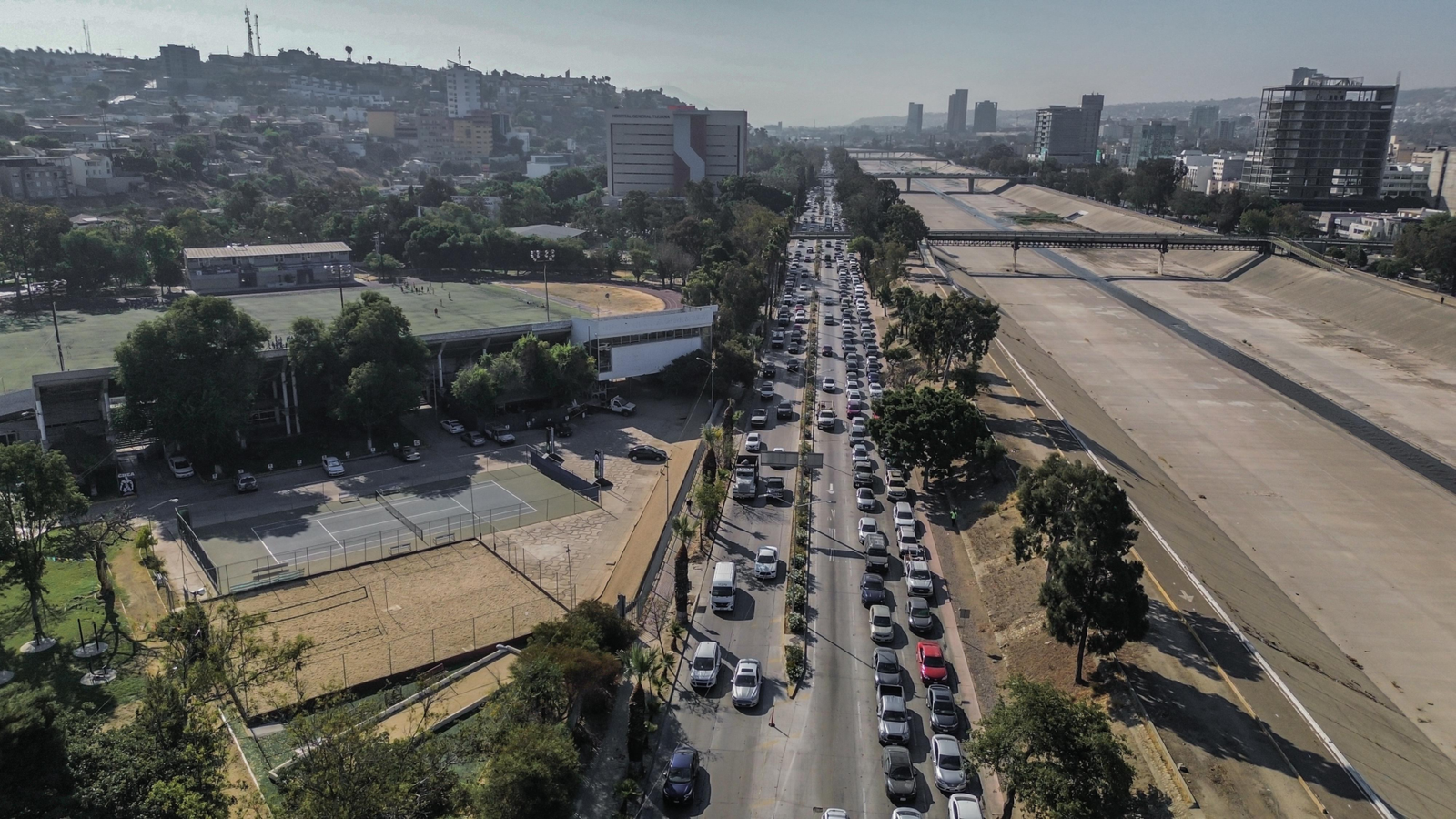 Caos en garita por falla del sistema