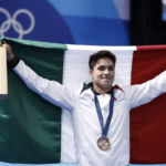 El mexicano Osmar Olvera gana la medalla de bronce en clavados