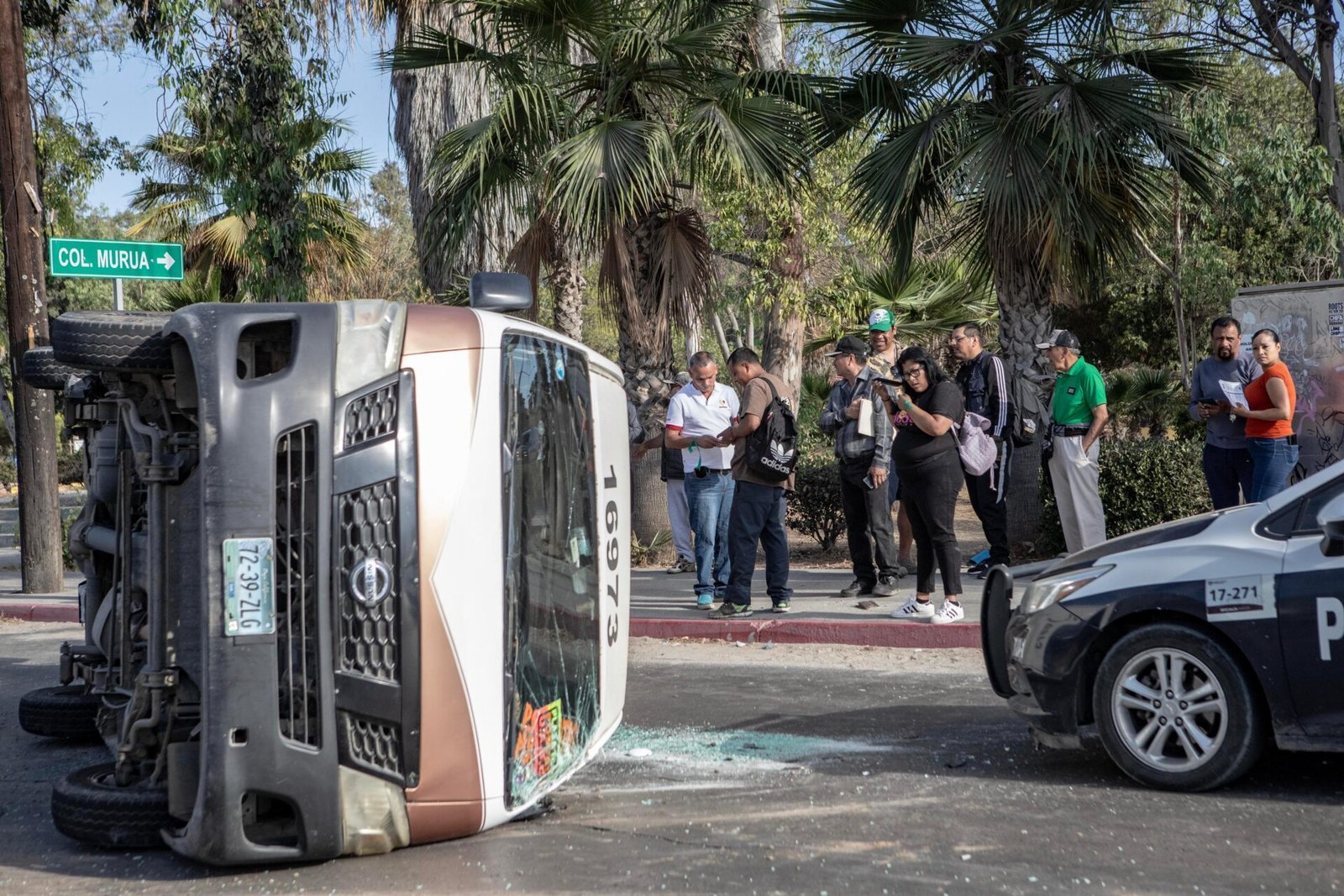 Un taxi volcó en el bulevar Industrial, cerca del Parque de la Amistad, la mañana del sábado 24 de agosto.