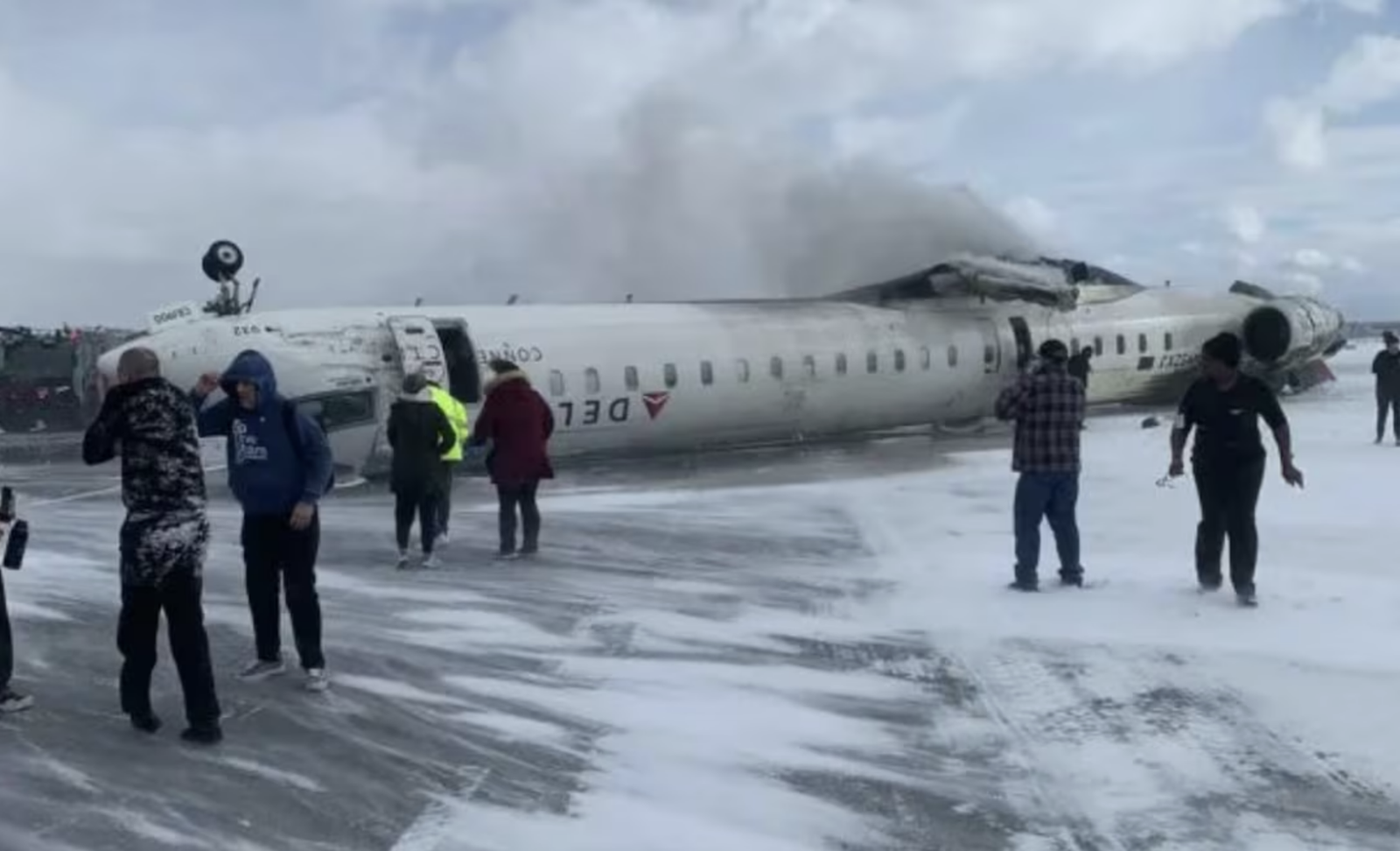 Avión de Delta Airlines sufre accidente en Toronto