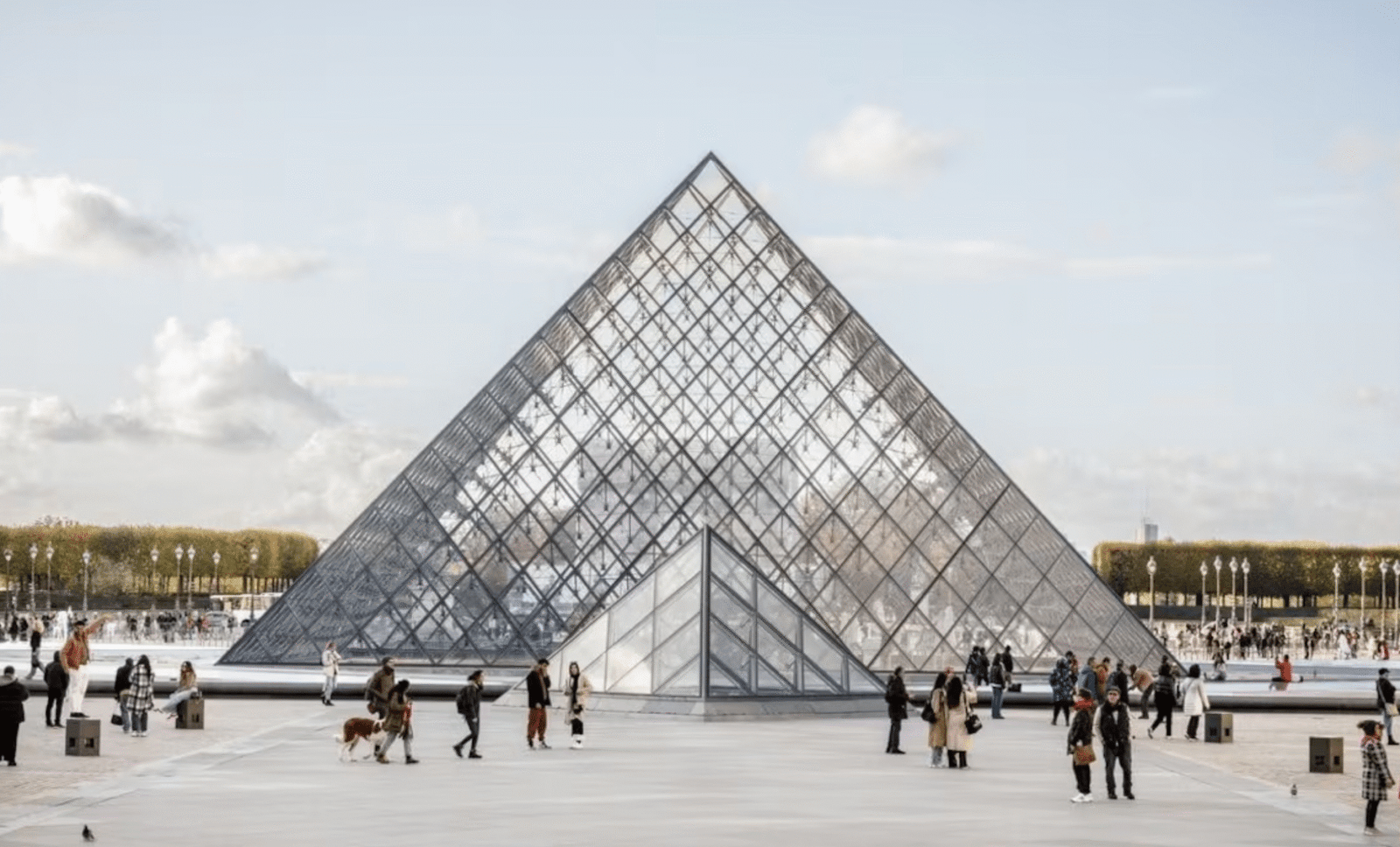 Robo de joyas en el Museo del Louvre obliga a cerrar el recinto