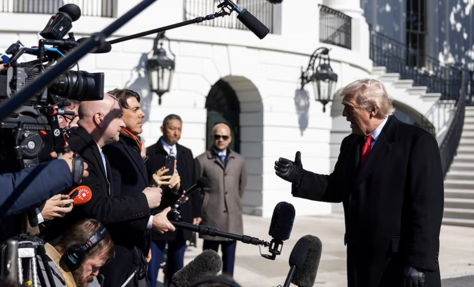 Donald Trump dijo: “no se preocupan por eso” al ser cuestionado sobre la posibilidad de ataques terrestres contra cárteles