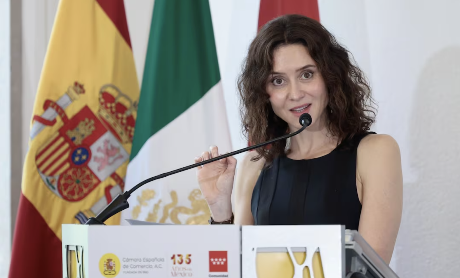 Ayuso acusa a Sheinbaum y Sánchez de “ponerla en peligro”
