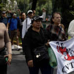 CNTE libera casetas al cumplir 15 días de huelga